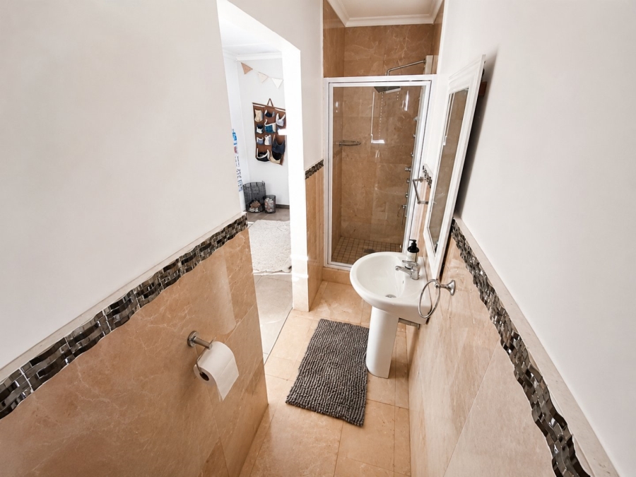 5 Bedroom Property for Sale in Flamingo Vlei Western Cape